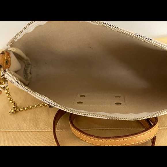 LOUIS VUITTON Damier Azur Eva Pochette Crossbody - Picture 5 of 16